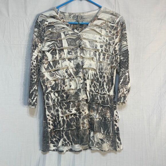 Cubism women’s large ruffled shirt with diamond button quarter length - Picture 1 of 6